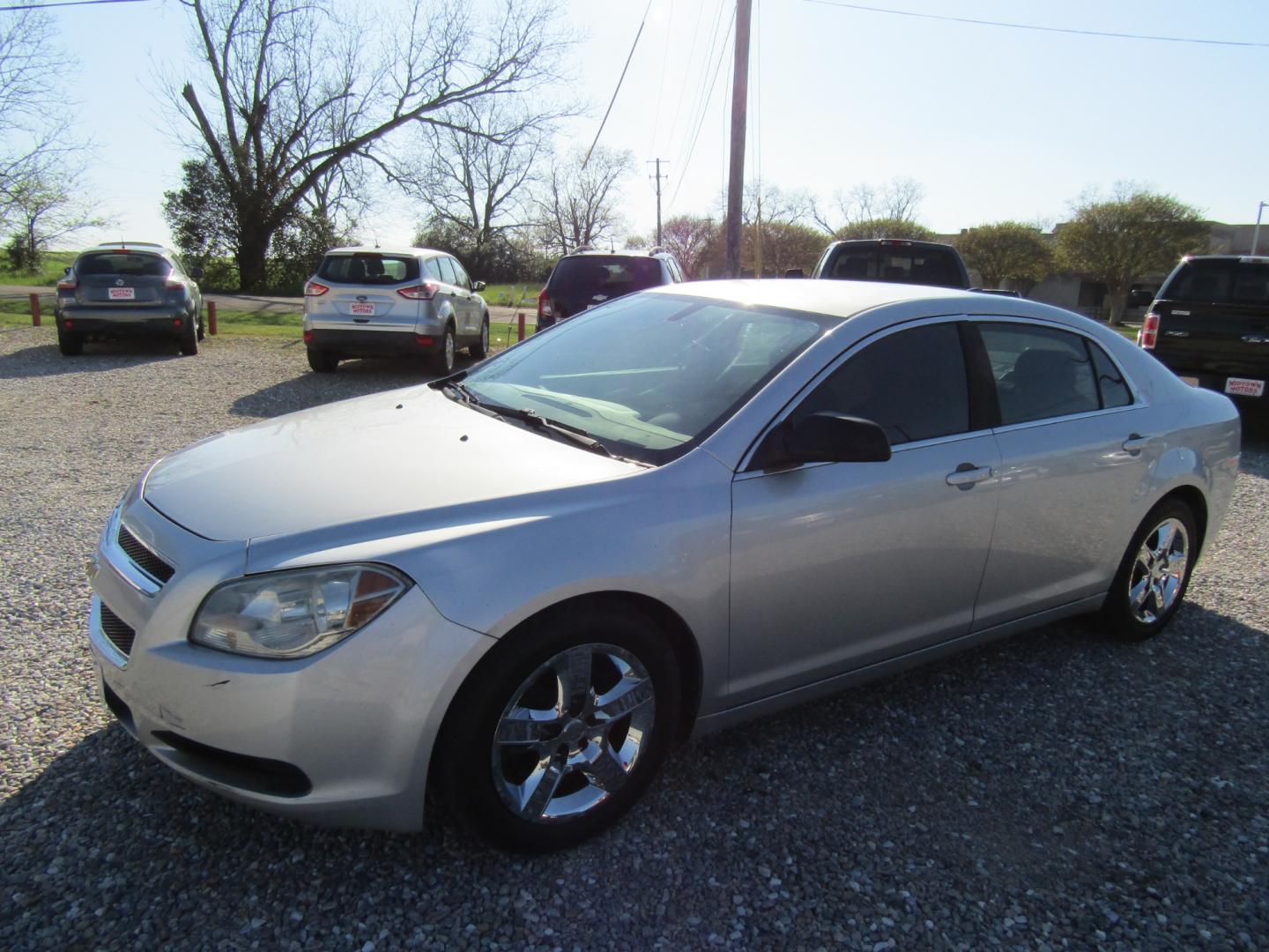 2012 Silver /Gray Chevrolet Malibu (1G1ZA5EU2CF) with an 4 Cyl engine, Automatic transmission, located at 15016 S Hwy 231, Midland City, AL, 36350, (334) 983-3001, 31.306210, -85.495277 - Photo#2